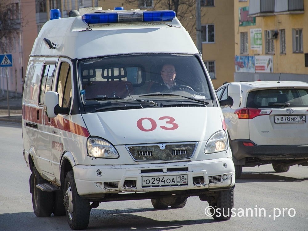 Покупатель в Удмуртии бросил ведро с краской в лицо кассиру