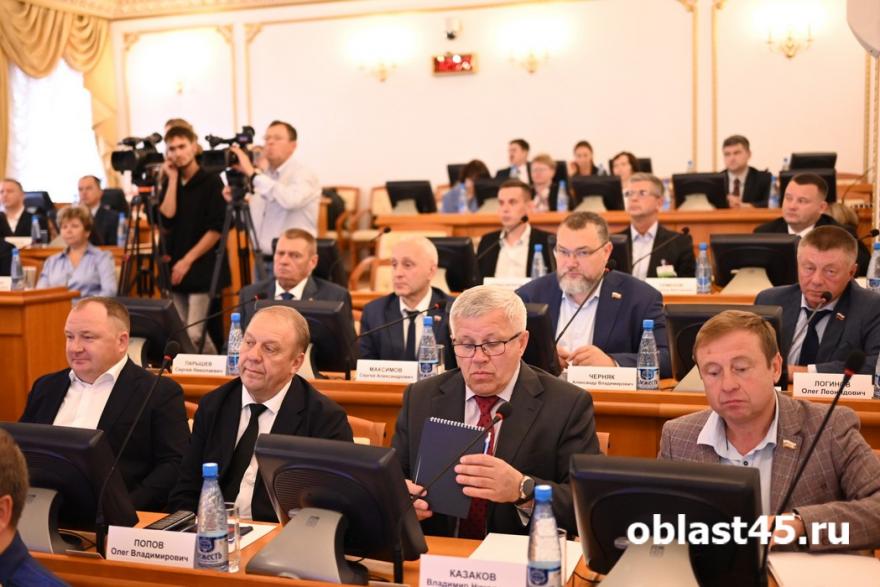 В Курганской областной думе обсудили урожай, бюджет и ремонт спортивных объектов