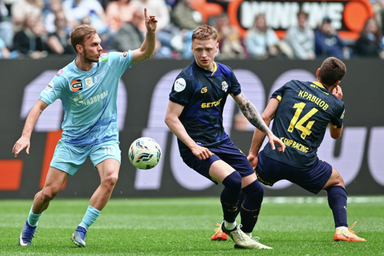 Максим Глушенков («Зенит»), Максим Мухин («Сочи») и Кирилл Кравцов («Сочи»)