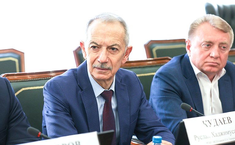 Круглый стол Комитета СФ по экономической политике совместно с Комитетом СФ по аграрно-продовольственной политике и природопользованию «Совершенствование механизмов поддержки развития виноградарства и виноделия в Российской Федерации»