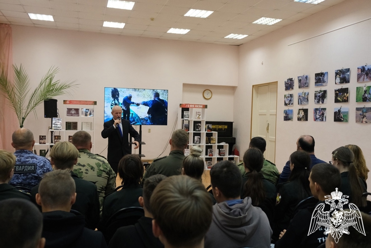 В Курске к 9-летию со дня образования территориального управления Росгвардии открылась фотовыставка