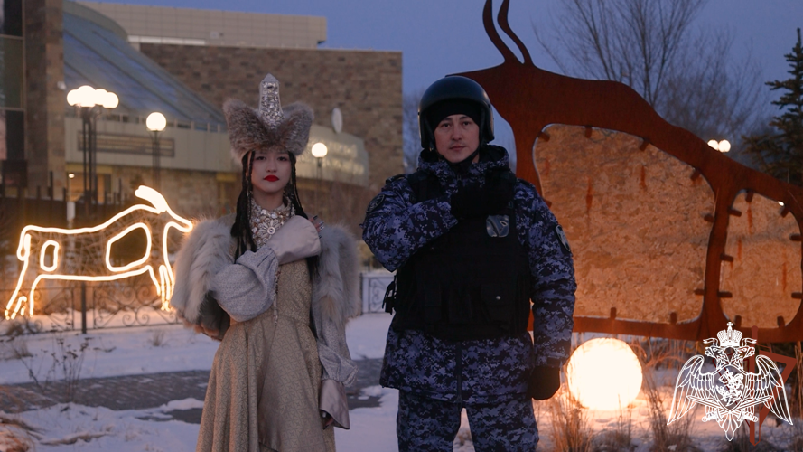 Сотрудники вневедомственной охраны Росгвардии провели флешмоб, посвященный Году единства народов России