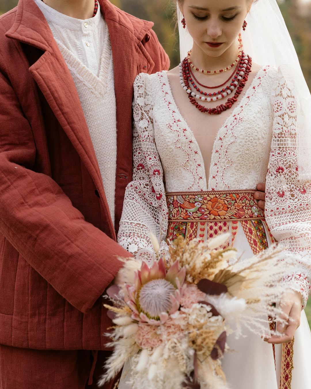 20-летняя Таисья Калинина и 18-летний Тимофей Кочнев сыграли свадьбу в русском стиле