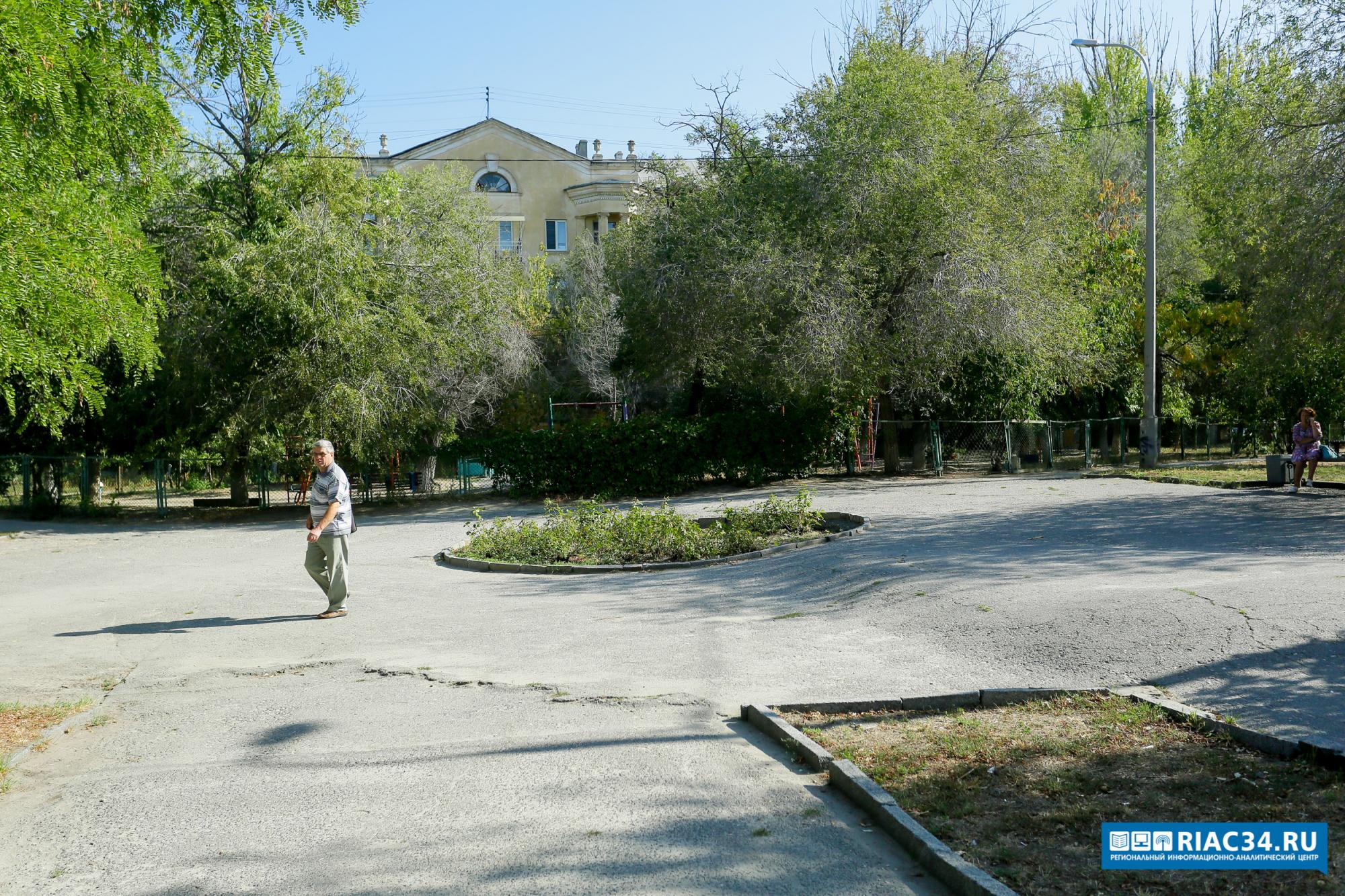 Сурского сквера. Сурский сквер Волгоград. Сурский сквер Волгоград 2022. Районы Волгограда. Сурский сквер Волгоград где.