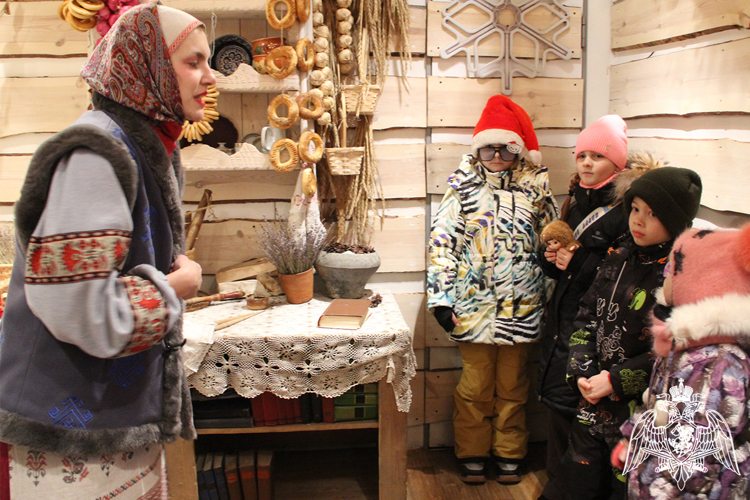 Росгвардия в Тюмени организовала сказочную встречу с Дедом Морозом для детей из семей погибших сотрудников