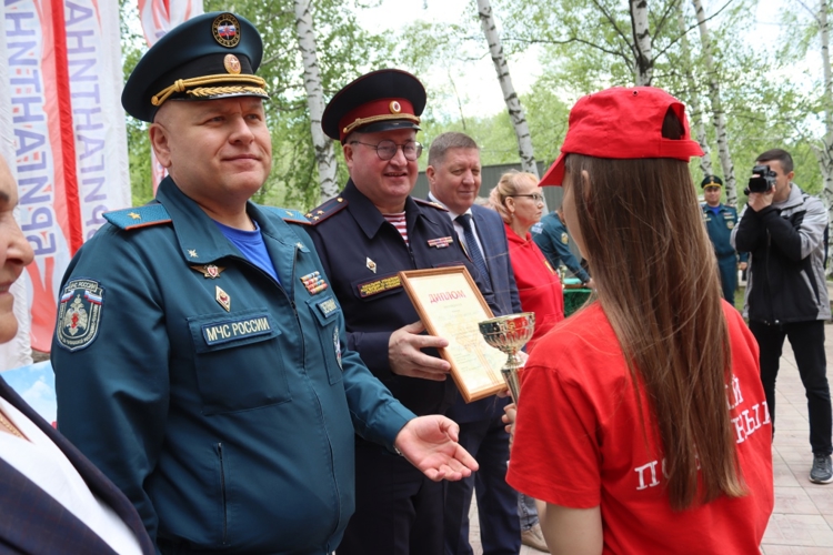 Начальник Управления Росгвардии Чувашии полковник полиции Михаил Енин принял участие в открытии республиканских соревнований юных спасателей «Школа безопасности» 
