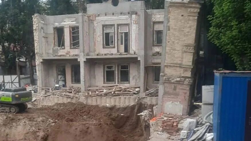 Разрушенный особняк Тиц в Пятигорске