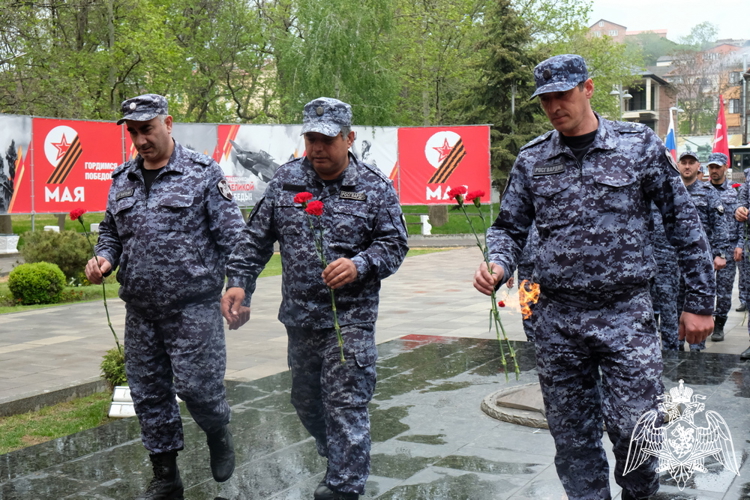 В Дагестане росгвардейцы провели автопробег ко Дню Победы и юбилею ведомства