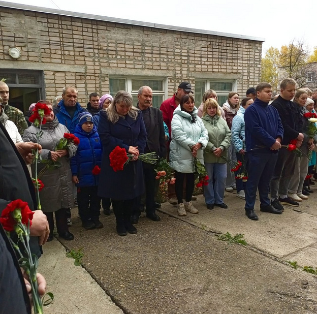 В Зуевском районе открыли мемориальную доску
