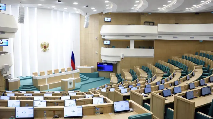 Выборы на носу. Депутаты спасают репутацию. Как? Попов объяснил