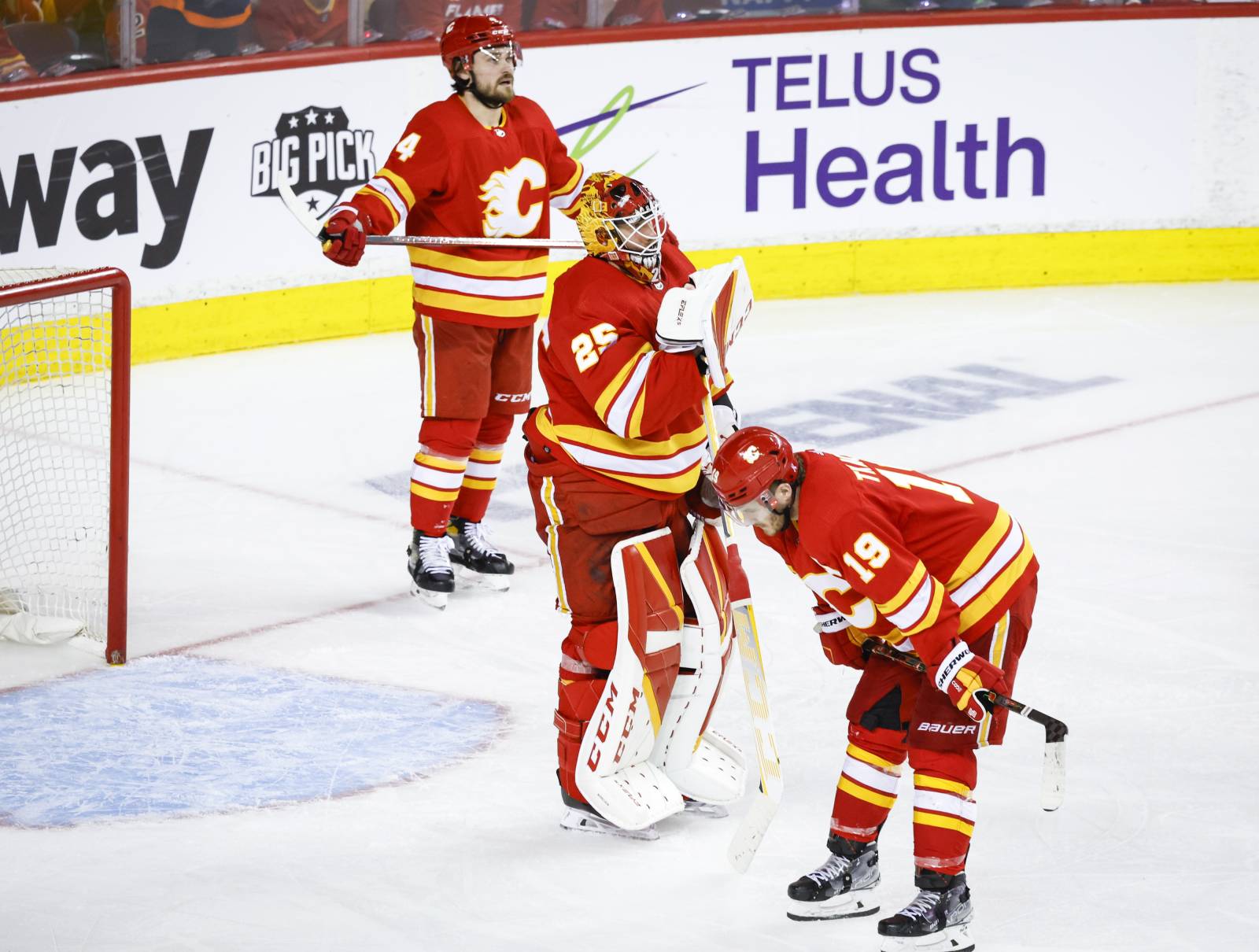 Ассист Шаранговича не спас «Калгари» от разгрома в матче с «Ванкувером»