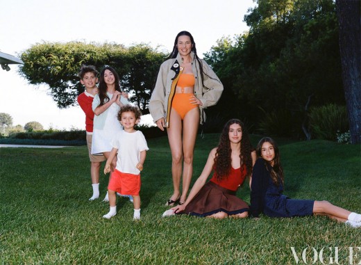 Адриана Лима в китайском Vogue, 2025 год