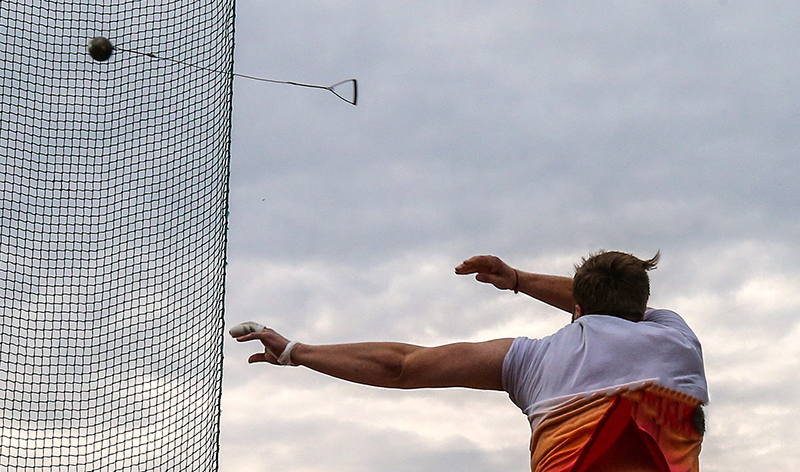 в соревнованиях по метанию молота. толкание молота в легкой атлетике. в соревнованиях по метанию молота. метание молота рекорд. метание молота женщины.