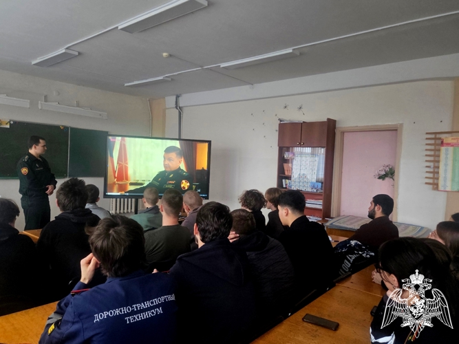 Профориентационную беседу с молодежью региона провел преподаватель Военной ордена Жукова академии Войск национальной гвардии РФ