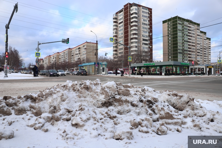 Уборка снега в Железнодорожном районе. Екатеринбург 