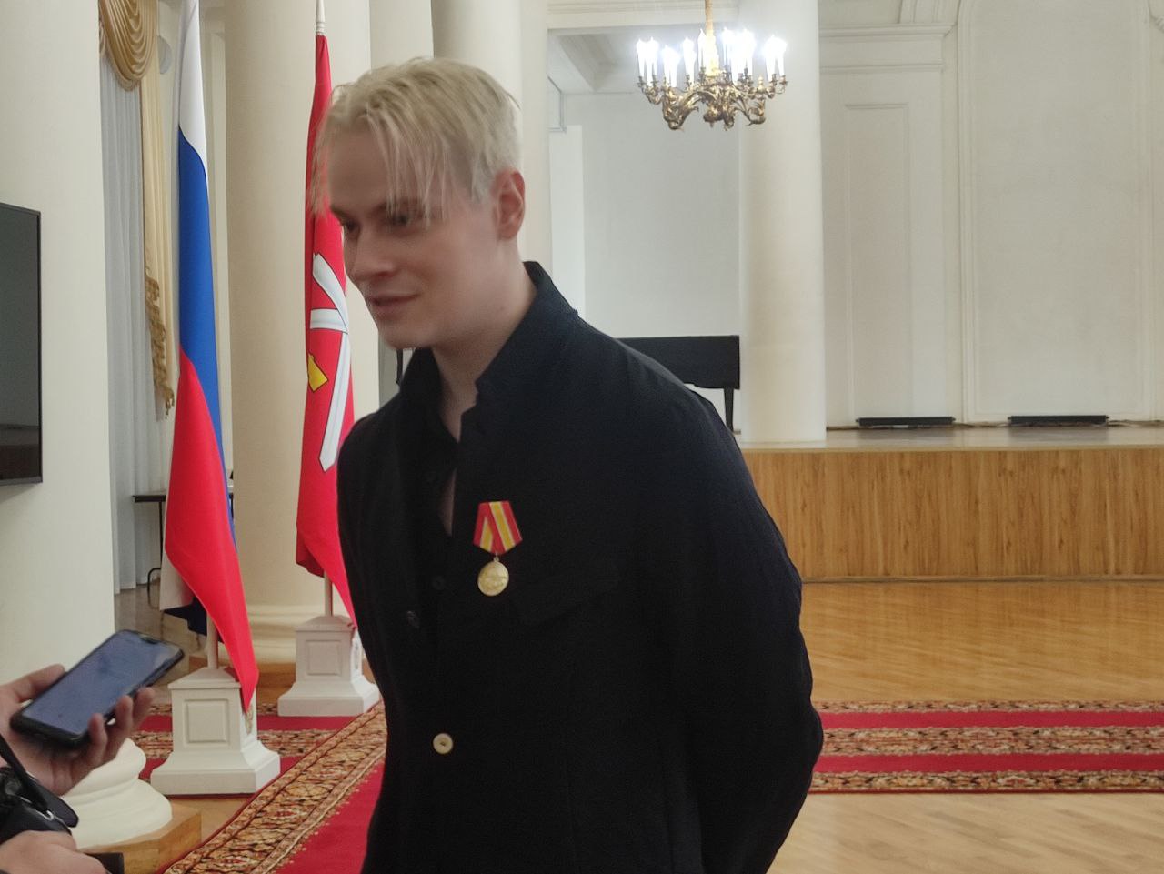 Shaman певец ярослав дронов. награждение шамана тульским губернатором. елена мартынова и shaman. Shaman дронов. путин награждение.