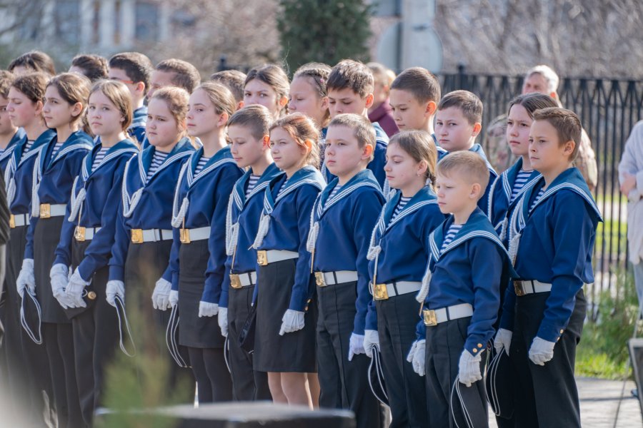 Аллею памяти заложили в севастопольской школе 32