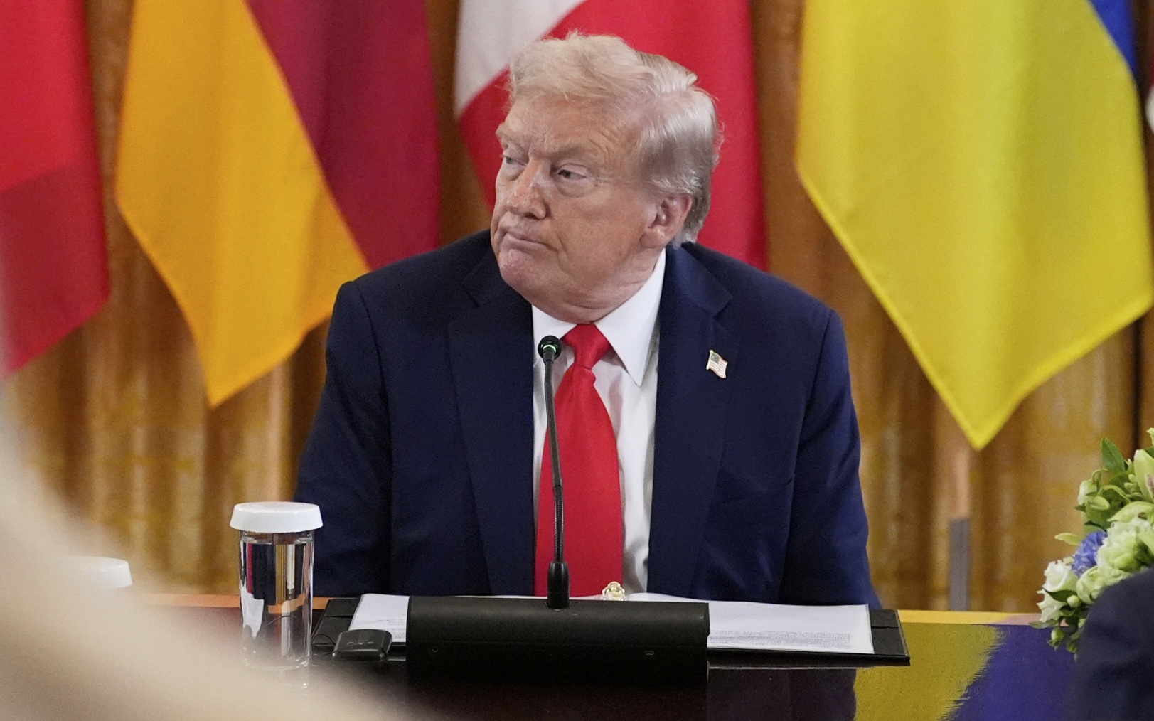 Рейтинг одобрения Трампа в США обвалился до 35%
