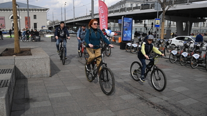 Тысяча велосипедистов и в порту полкорабля. Эстония готовится к войне с Россией