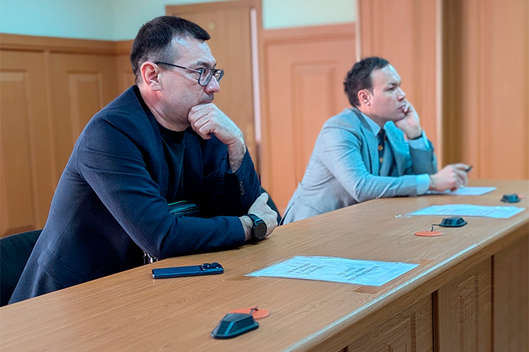 Марат Давлетов: «Основные свидетели обвинения, в том числе так называемый взяткодатель», по словам защитника, уже допрошены, а значит, по его словам, у Фаттахова просто нет никакого смысла как-то на них повлиять, оказать давление, и так далее»