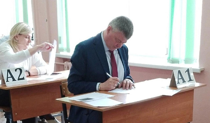 Глава Кимрского округа Андрей Лукьянов сдал ЕГЭ по истории