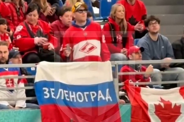 Болельщик «Спартака» вывесил на Олимпиаде российский флаг с надписью «Зеленоград»