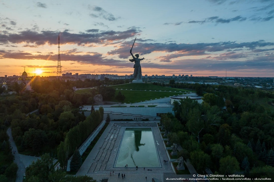 Мамаев курган вечером фото