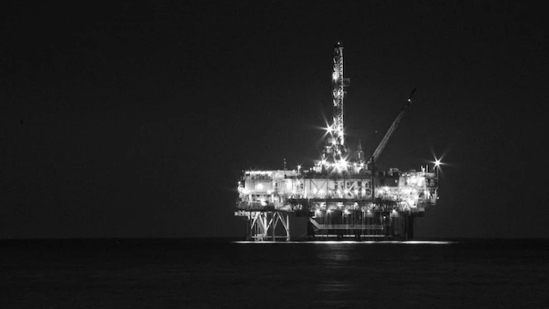 Катастрофа буровой платформы «Кольская»: шторм в Охотском море привел к гибели 53 человек