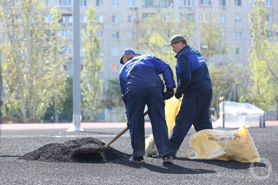 Погода в ворошиловском районе. Озеленение территории школы от дороги. Возле школы. Озеленить веселый случай. Опасно территория вблизи строящегося здания.