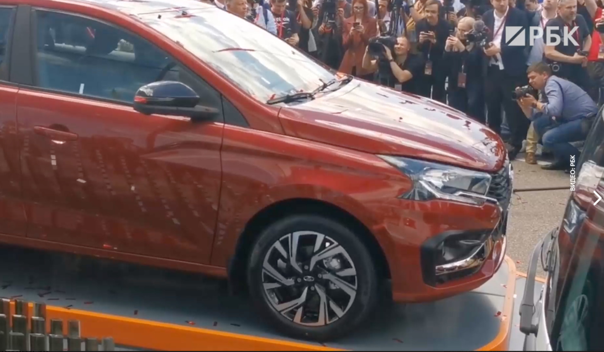 Видео: что внутри роскошной Lada Aura