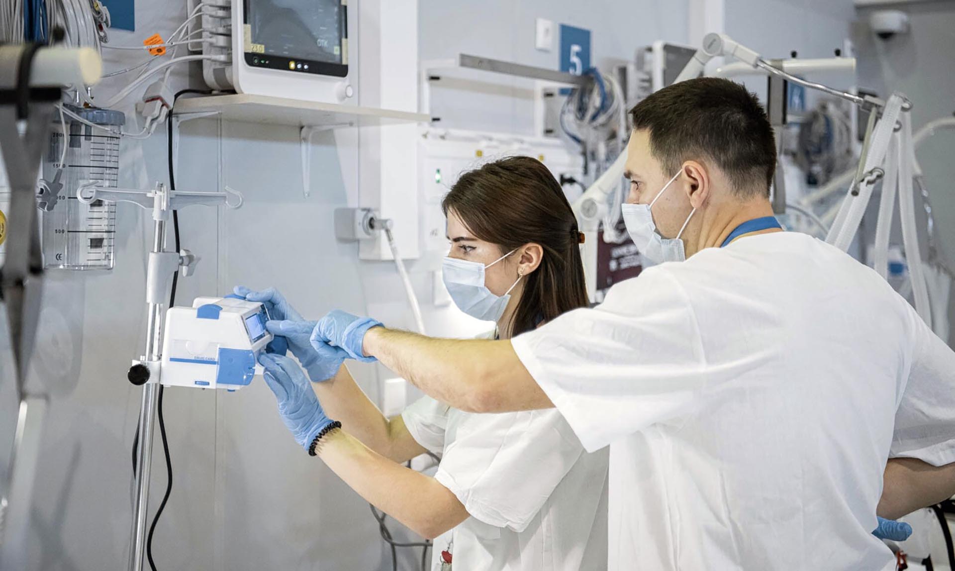 Травмпункт москва. Система врач врач московская. Красивый врач мужчина. Компьютерное зрение искусственный интеллект. 52 больница москва реанимация.