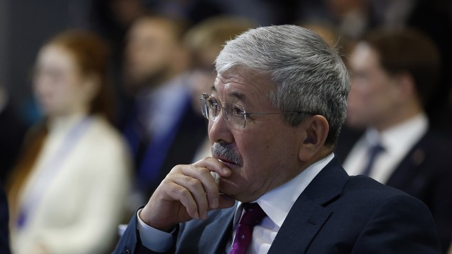 Председатель Кабинета министров Киргизской Республики - Руководитель Администрации президента Киргизской Республики Адылбек Касымалиев на Международной конференции по сотрудничеству в области науки и технологий