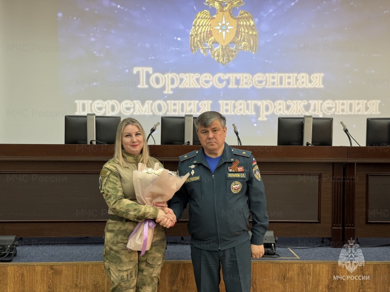 В преддверии Дня пожарной охраны в Главном управлении вручили ведомственные награды
