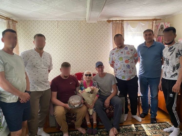 Участники СВО навестили пенсионерку из Башкирии, передавшую на передовую «УАЗ»