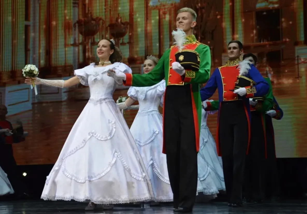 В исторических танцах закружатся жители Амурска на Новогоднем балу