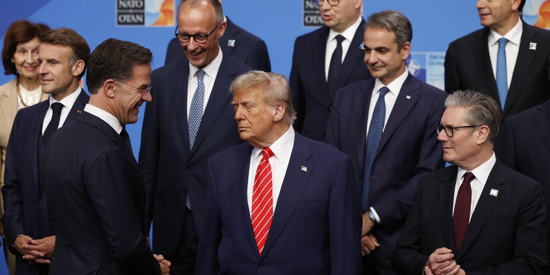 Генеральный секретарь НАТО Марк Рютте, президент Дональд Трамп и премьер-министр Великобритании Кир Стармер - ИноСМИ, 1920, 27.04.2026