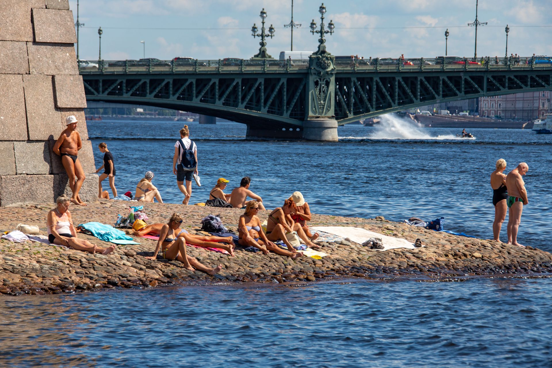 Жаркое лето в Петербурге