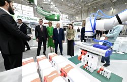 Промышленный робот-укладчик, который показали премьер-министру РФ Михаилу Мишустину