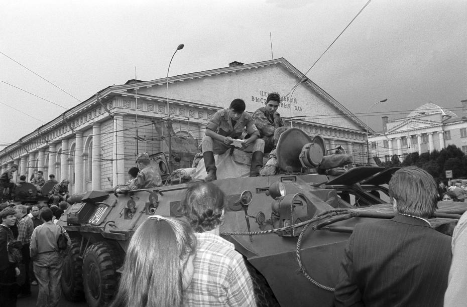 Воинские подразделения и техника на улицах Москвы в дни Августовского путча 1991 года