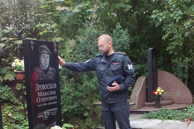 В Удмуртии сотрудники СОБР «Соболь» почтили память коллеги, погибшего 17 лет назад в Чеченской Республике