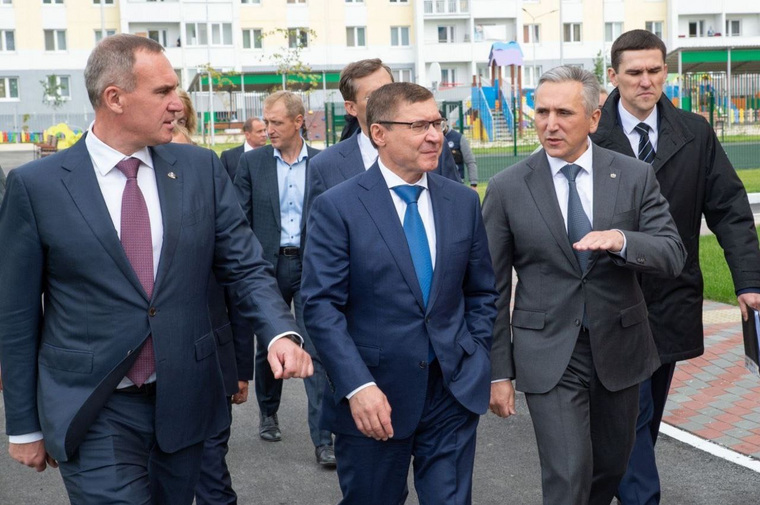 Врио губернатора ХМАО Руслан Кухарук, полномочный представитель Президента в Уральском федеральном округе Владимир Якушев и губернатор Тюменской области Александр Моор