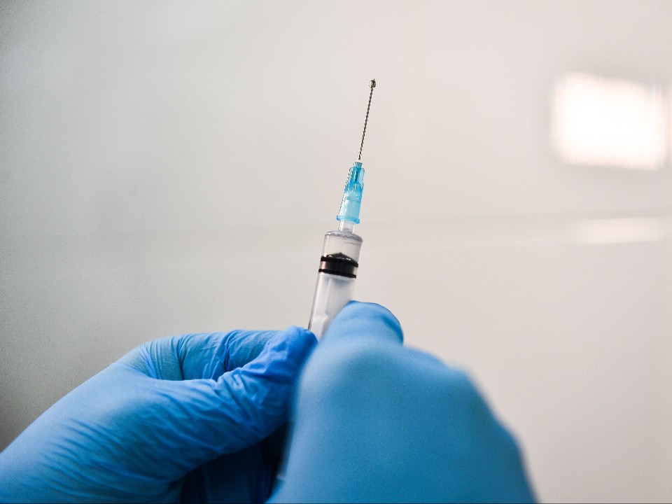 Прорыв в онкологии: две вакцины от рака разрешил Минздав