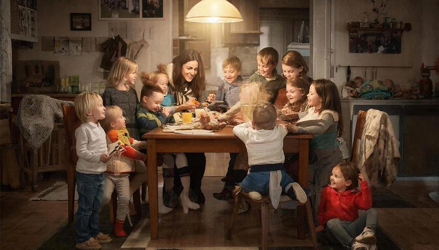 фото: GigaChat | Теперь мать-героиня вправе заменить часть льгот на ежемесячную денежную выплату