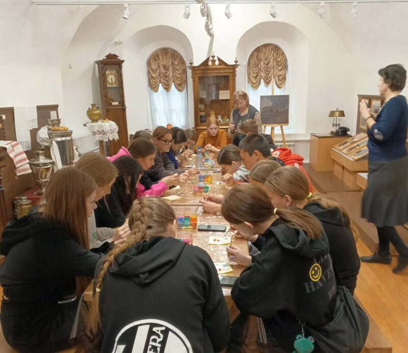 Запорожские школьники осмотрели экспозицию Приказной избы