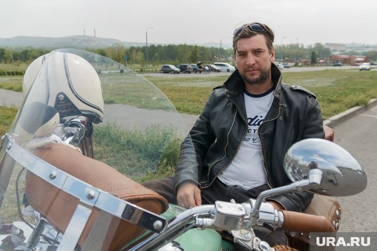 Устюгов любит путешествовать на байке