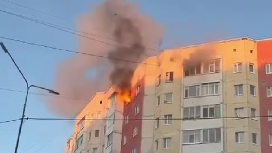 В Надыме при пожаре в многоэтажке спасли двух человек