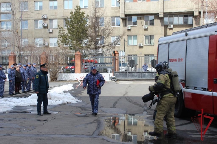 В Чите прошли межведомственные учения Росгвардии и МЧС по тушению пожара