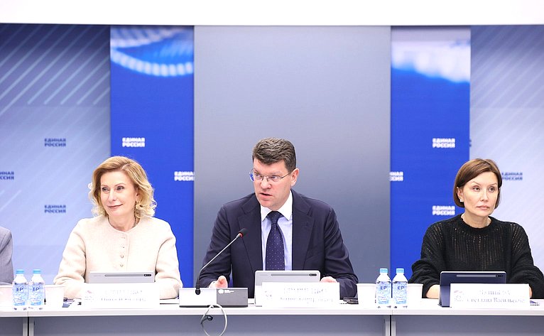 Заседание Комиссии Совета Федерации по развитию креативных (творческих) индустрий и народных художественных промыслов в РФ