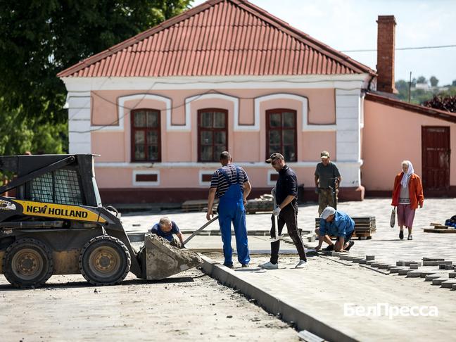 В Ракитном полным ходом идёт капремонт главной площади - Изображение 
