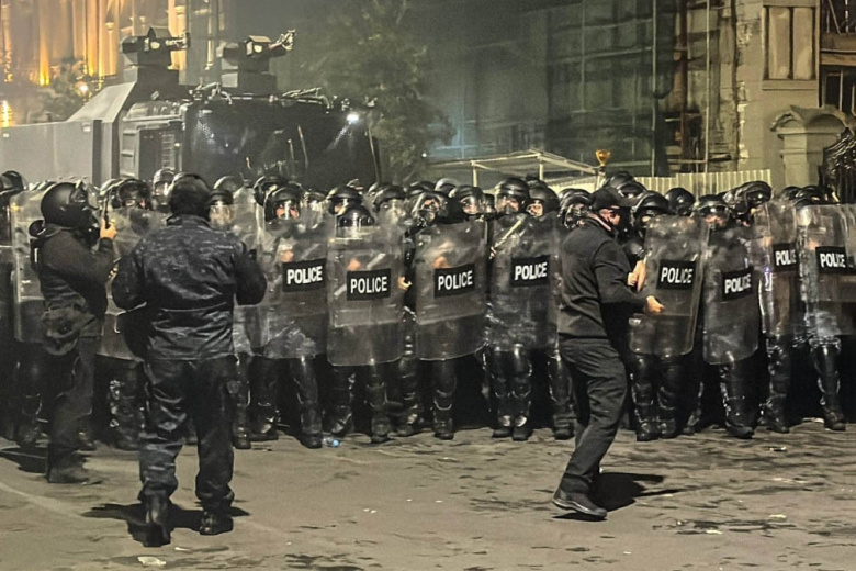 Поступили свежие данные об обстановке у президентского дворца в Тбилиси